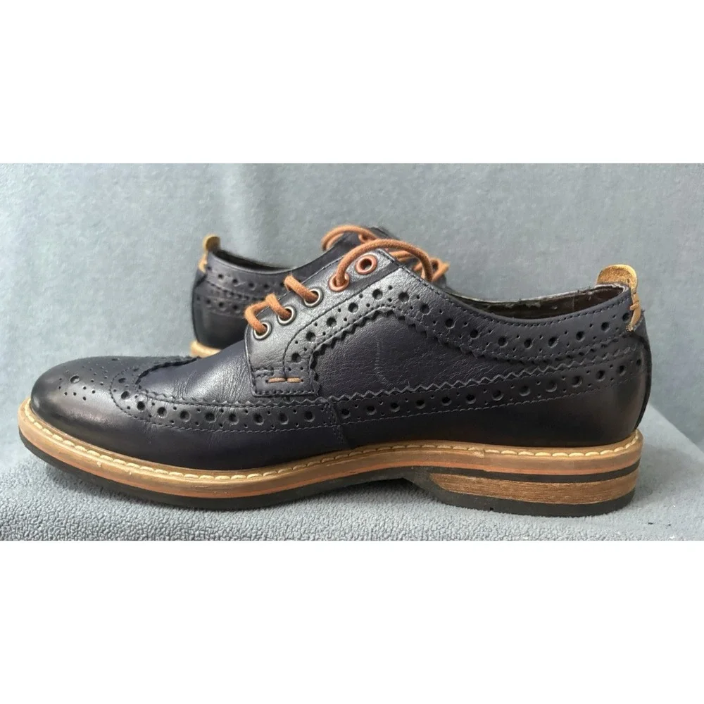 Clarks traditional wingtip